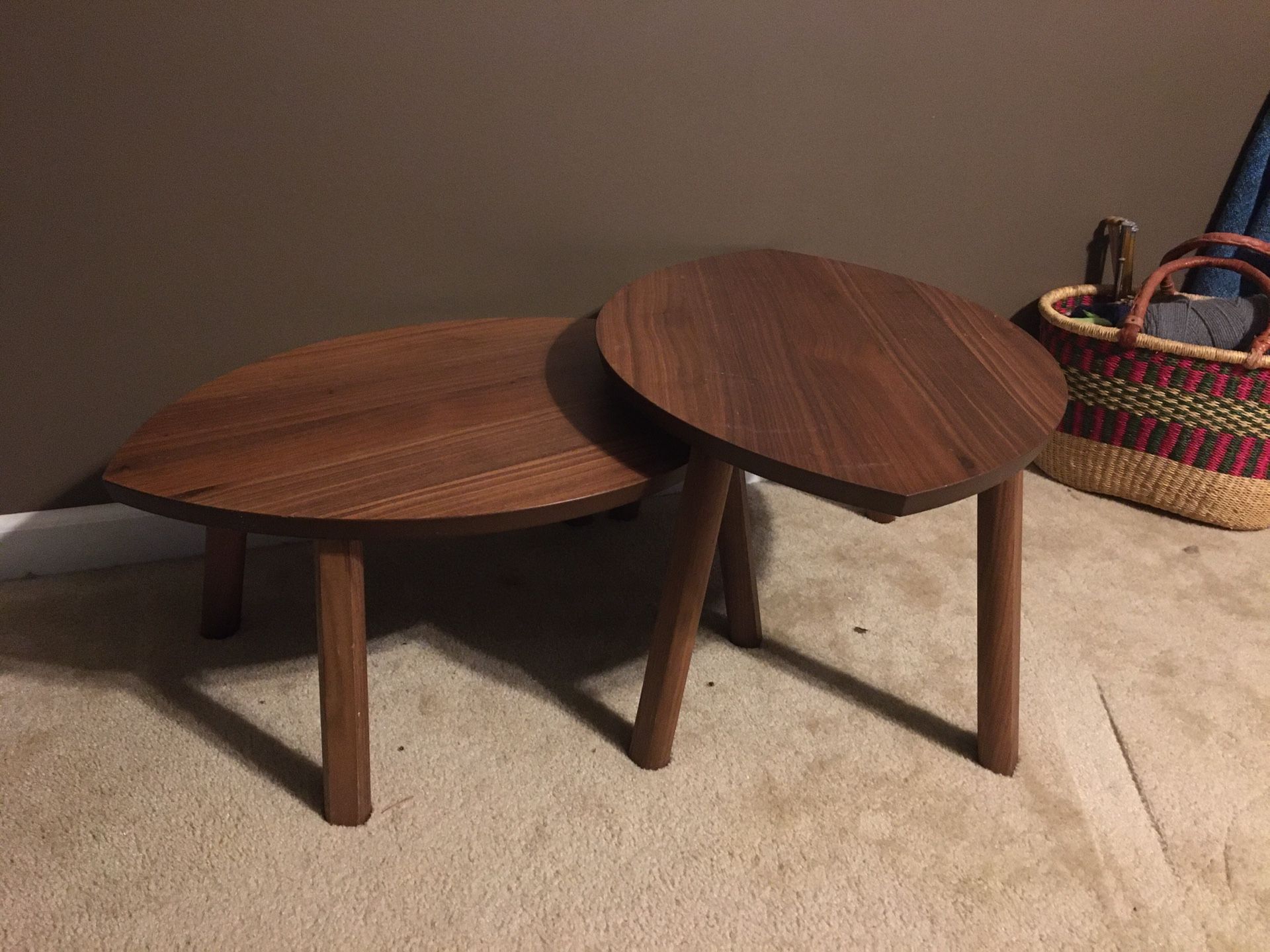 Nesting coffee tables