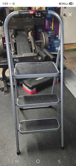 Rubbermaid 3-Step Folding Step Ladder/ escalera