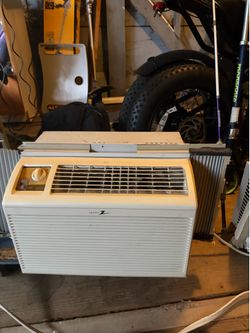 Zenith white window air conditioner 5000 btu’s