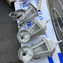 3 outdoor lamps 