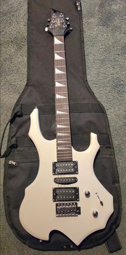 White Axe Style Guitar with Gig Bag