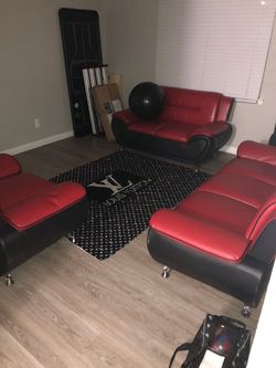 Brand new couches in brand new condition want newer couches