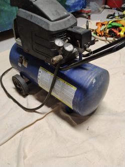 CAMPBELL HAUSFELD Portable 8 gal Air Compressor