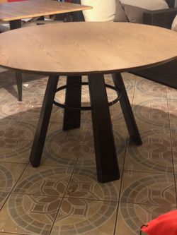Elton dining table round 47.5”