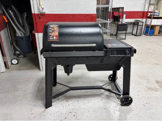 Woodridge Wi-Fi Pellet Grill and Smoker in Black