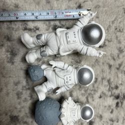 3 Astronaut cake toppers