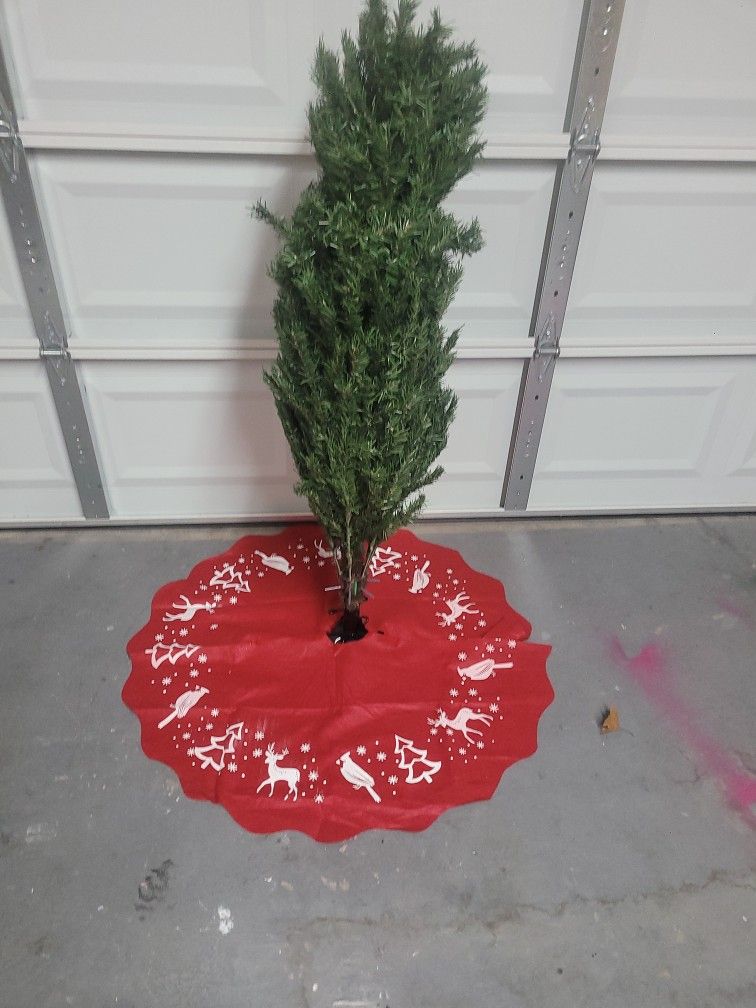 4ft  Christmas tree new without Box