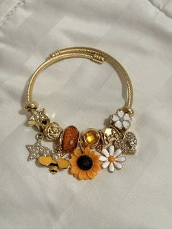 Charm Bracelet With Cute Flower Theme
