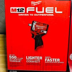 MILWAUKEE M12 IMPACT WRENCH
