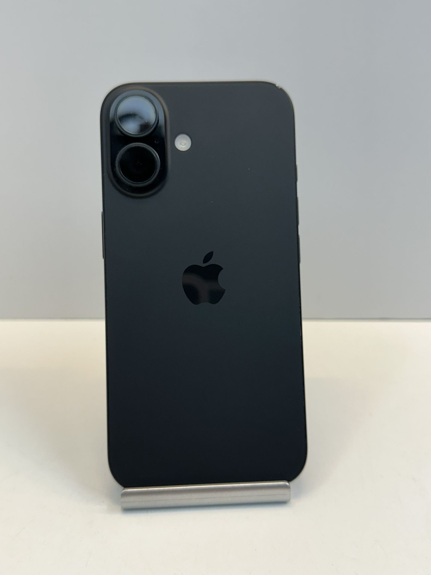 Apple iPhone 16 128gb. ( Unlocked Cellphone )