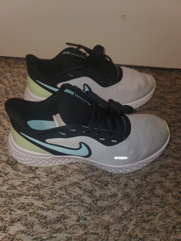 Nike Revolution 5 Athletic Running Shoes BQ3207-009 US Size 5.5