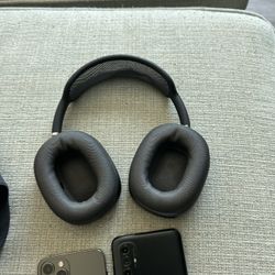 iPhone + Android + Apple Headphones Bundle