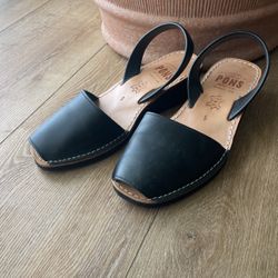 Avarca Pons Womens size 9