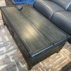Coffee table w/drawers 