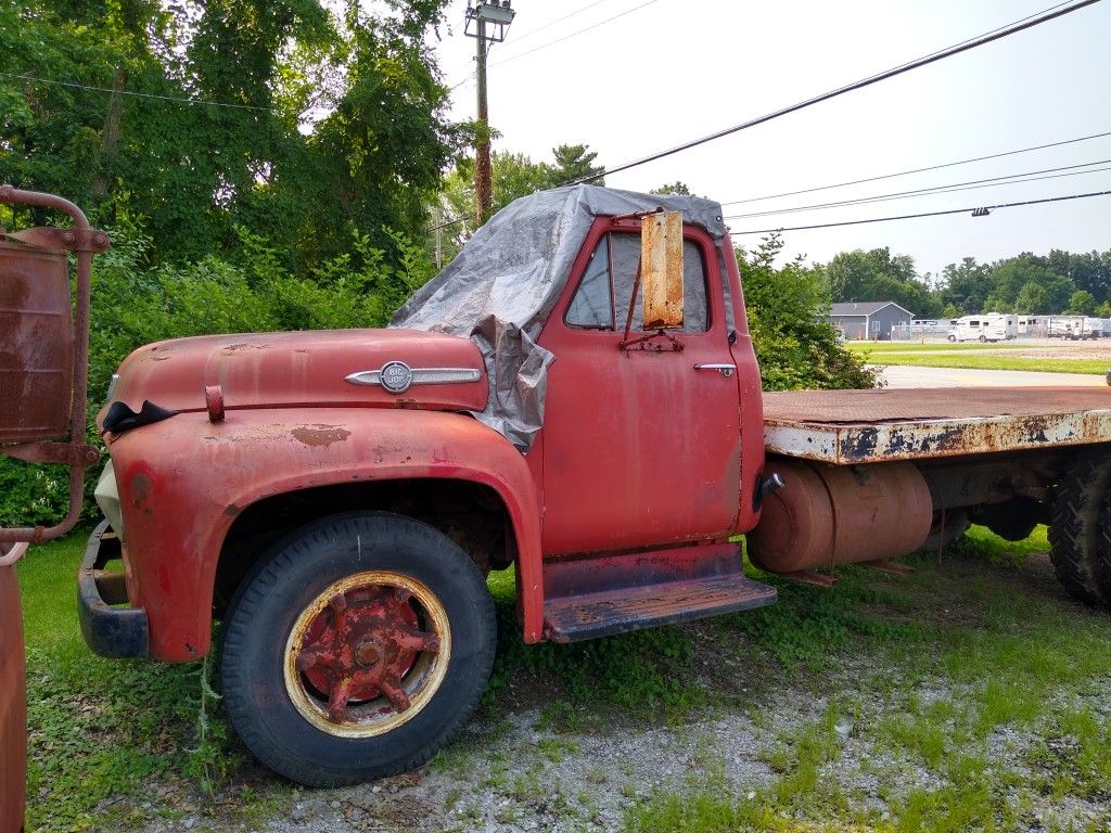 1954 Ford F700 Big Job