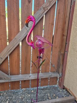 Flamingo 🦩 garden stake solar