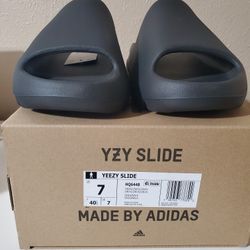 Yeezy Slide Onyx Size M7 W8.5 True To Size 