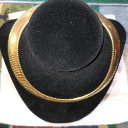 Flexible Goldtone Choker.
