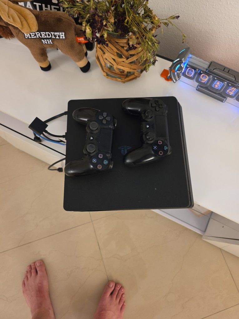 Ps4 1TB 2 Controlers Black