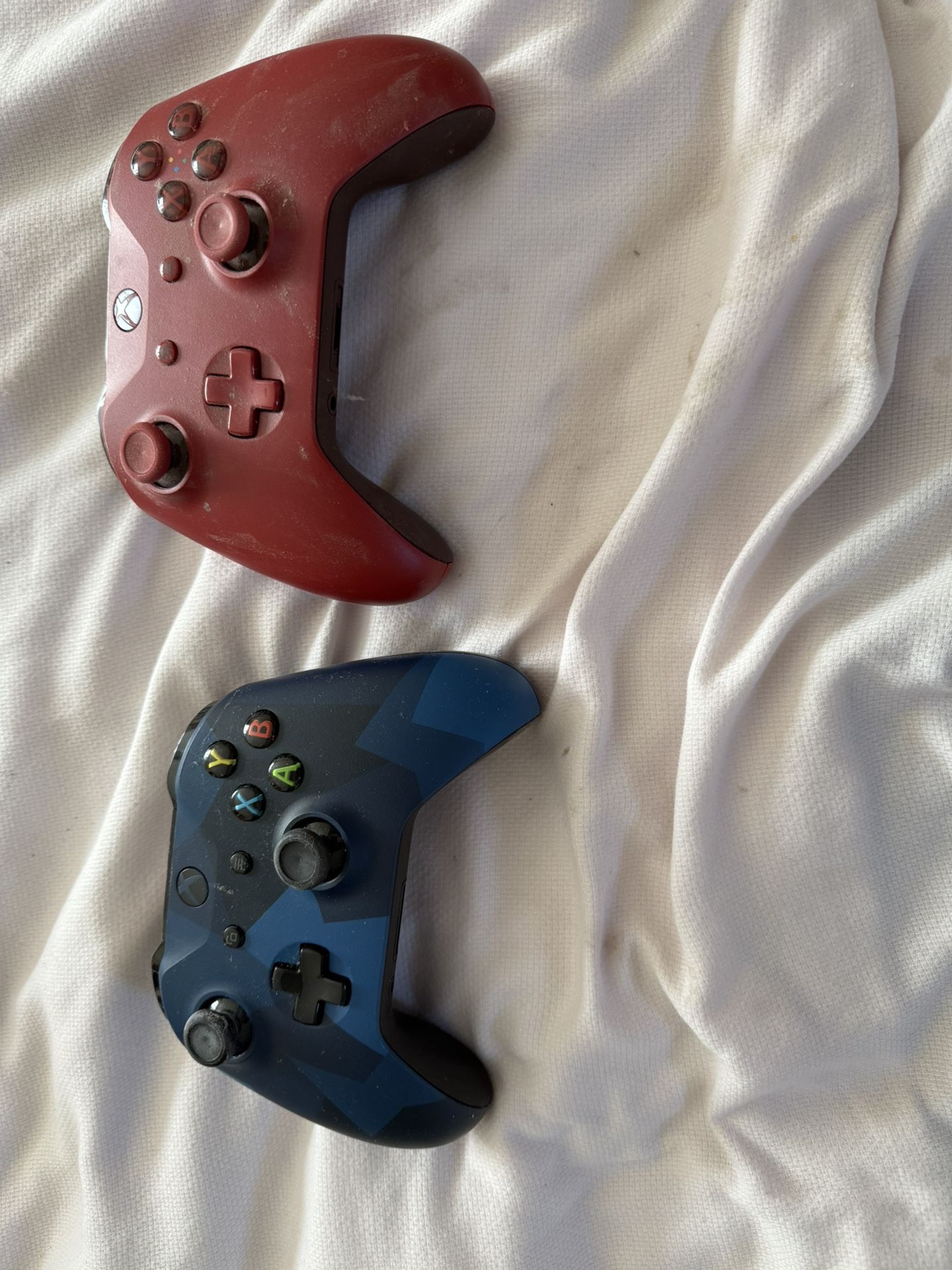 2 Xbox Controllers