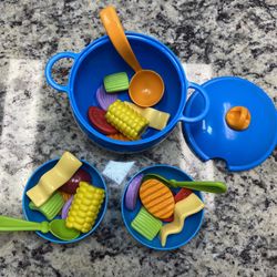 Learning Resources - Soup’s On! 25 Piece Set, Realistic Play Foods