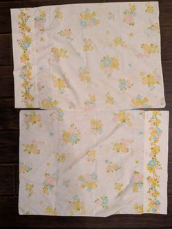 VTG 60’s/70’s Fashion Manor Pillowcases Flowers