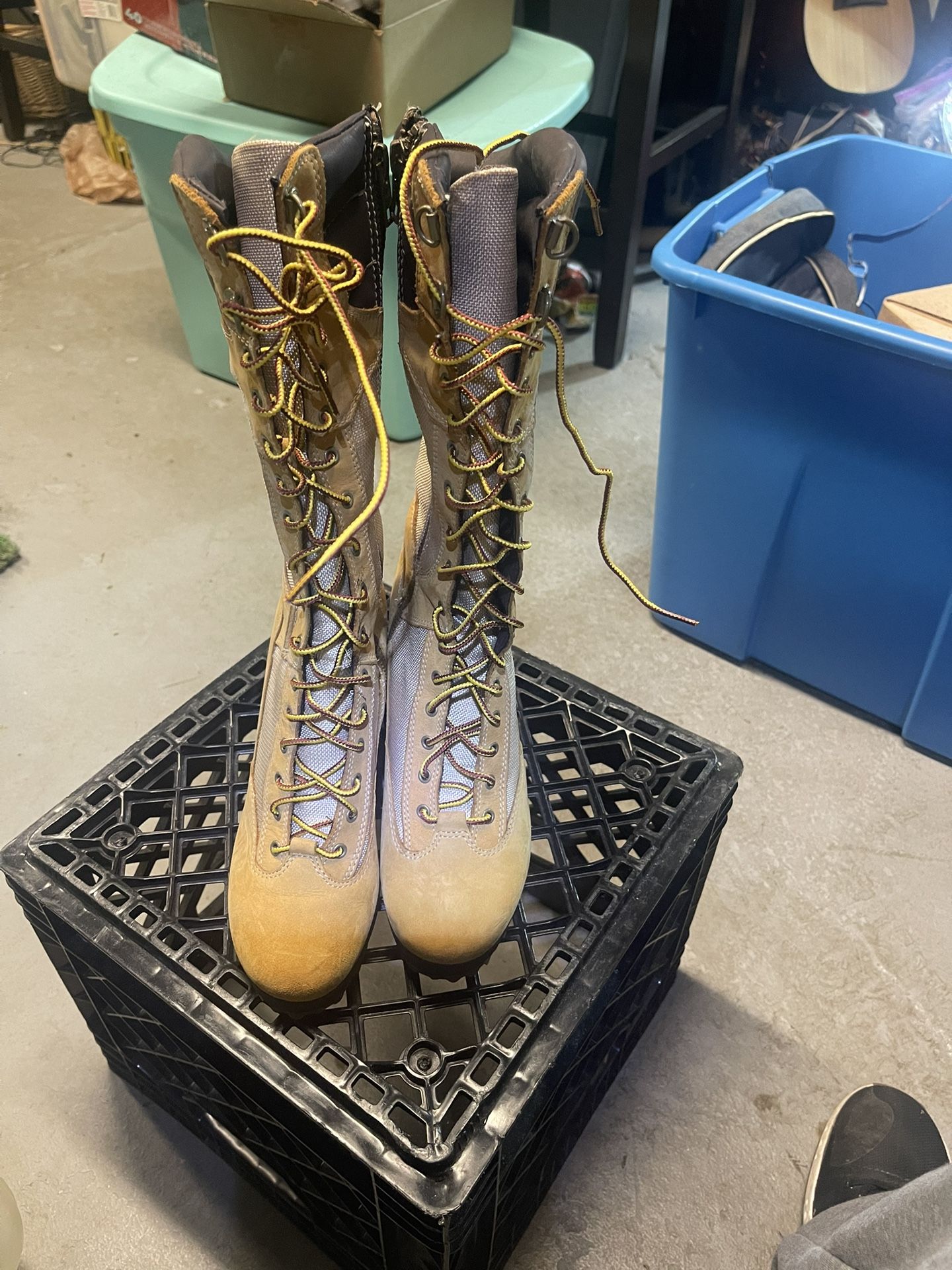 Women’s size 7, genuine leather Timberland boot