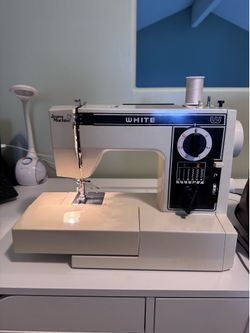 Vintage White Jeans Machine 1077 Heavy Duty Sewing Machine w/Case & Accessories