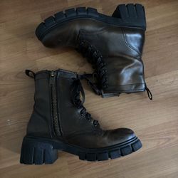Women’s Thursday brown añejo combat boots size 8