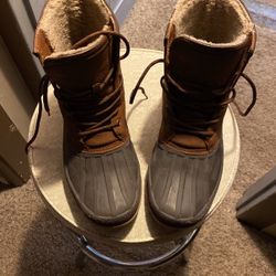 Mens Duck boots size 9