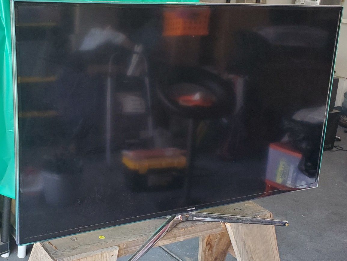 Samsung 48" Flat Screen w/foot Stand