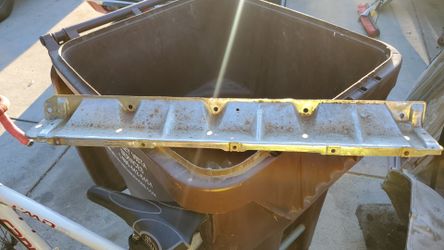Radiator holder for square body/ chevy