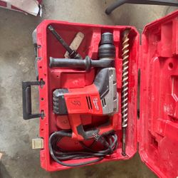 MILWAUKEE SDS-MAX 1 9/16” ROTARY HAMMER DRILL WITH 11/4” x18” SDS-MAX DRILL BIT