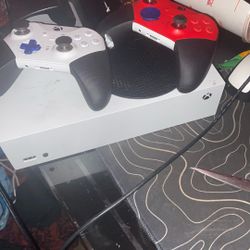 XBOX SERIES S WITH XBOX ELIT 2 CONTROLLERS