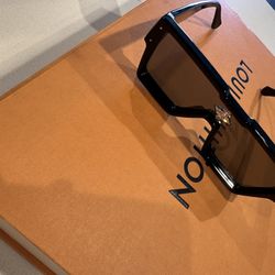 Louis Vuitton Cyclone Glasses