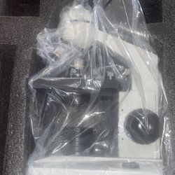 Compound Binocular Microscope – Multiple Objectives – Student Lab Grade