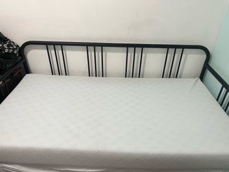 FYREDAL Daybed + 2 Zinus Mattresses