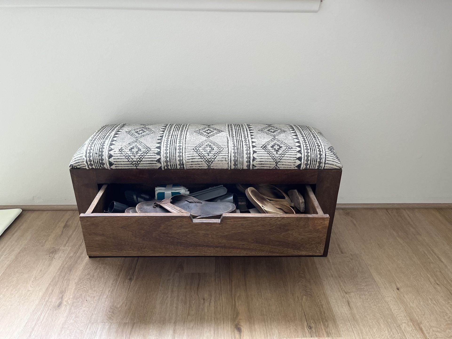 entry bench/storage bench for Sale in Carpinteria, CA OfferUp