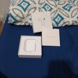 AIRPODS  WITH A CHARGER AND IT'S NEW AND IT'S REAL 