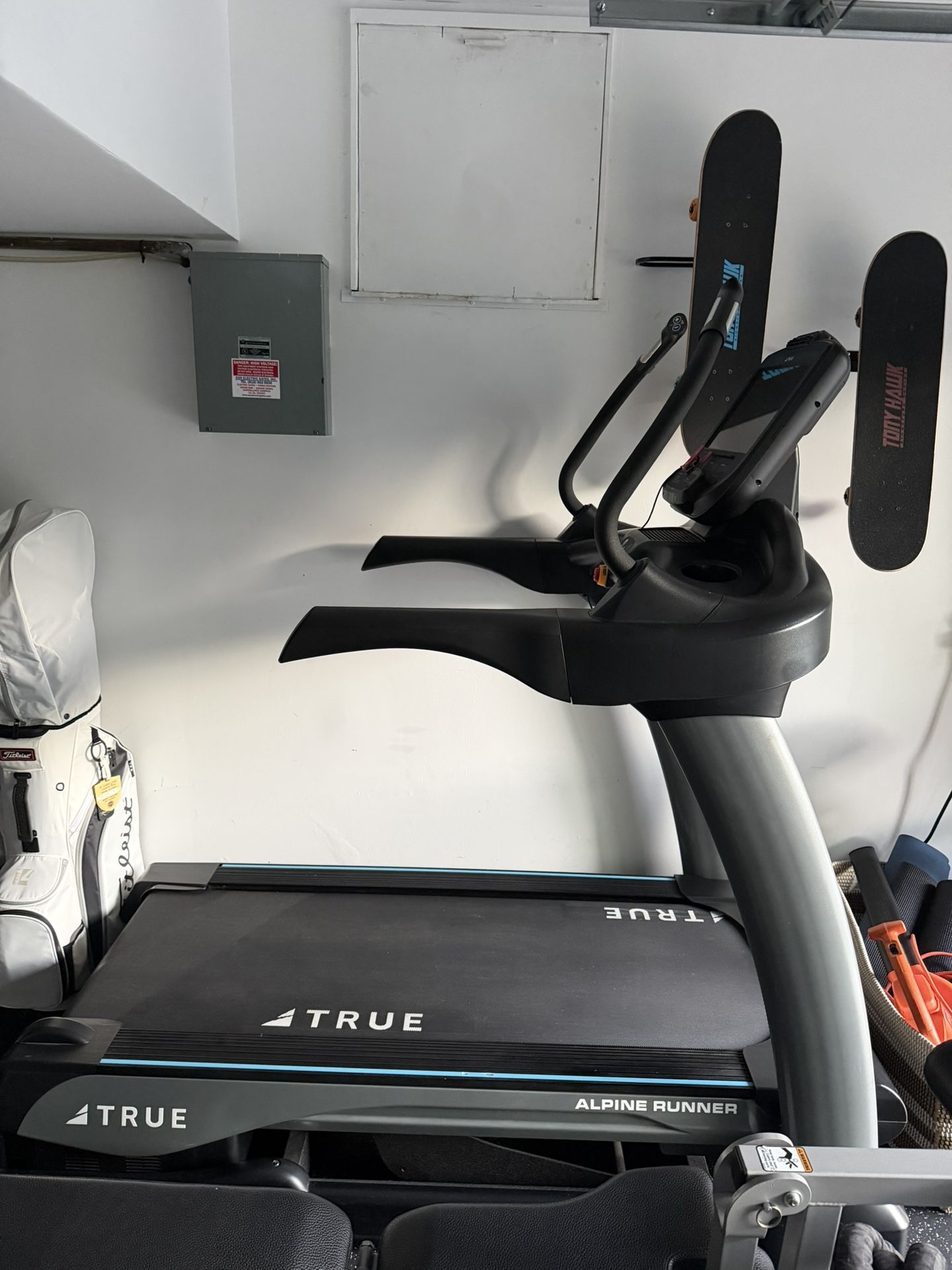 TRUE Alpine Runner Treadmill – Commercial Slat Belt
