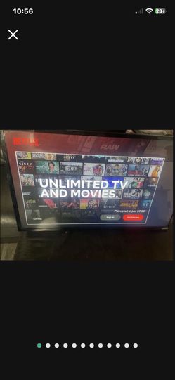 32 Smart TV Vizio W Wall Hanger Excellent Condition Has remote control