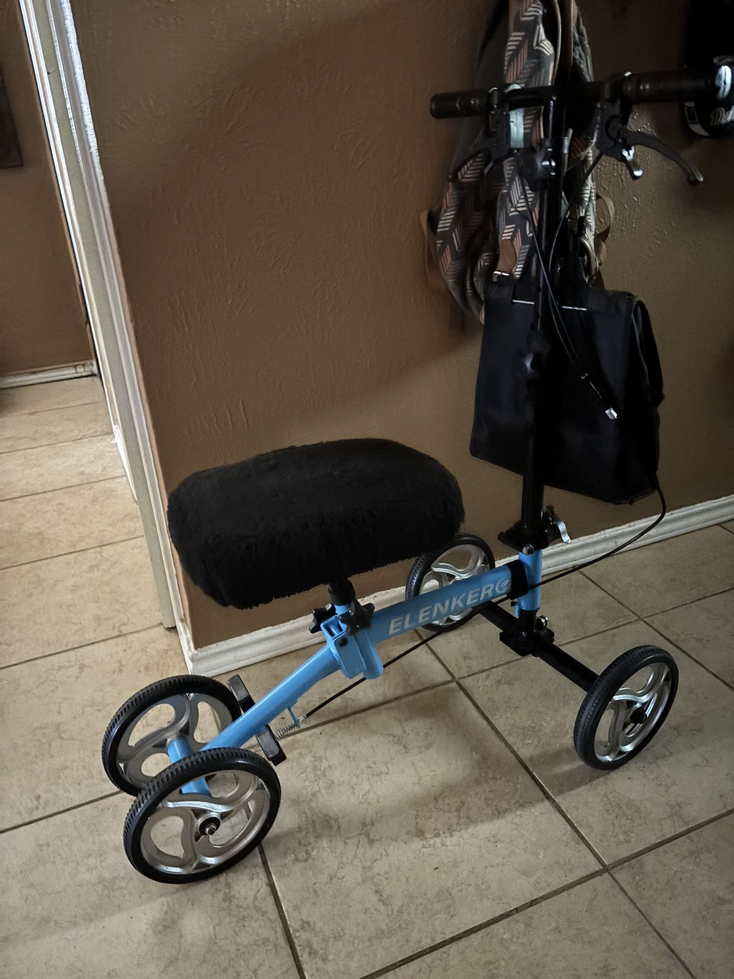 Knee Scooter And Meduim Boot