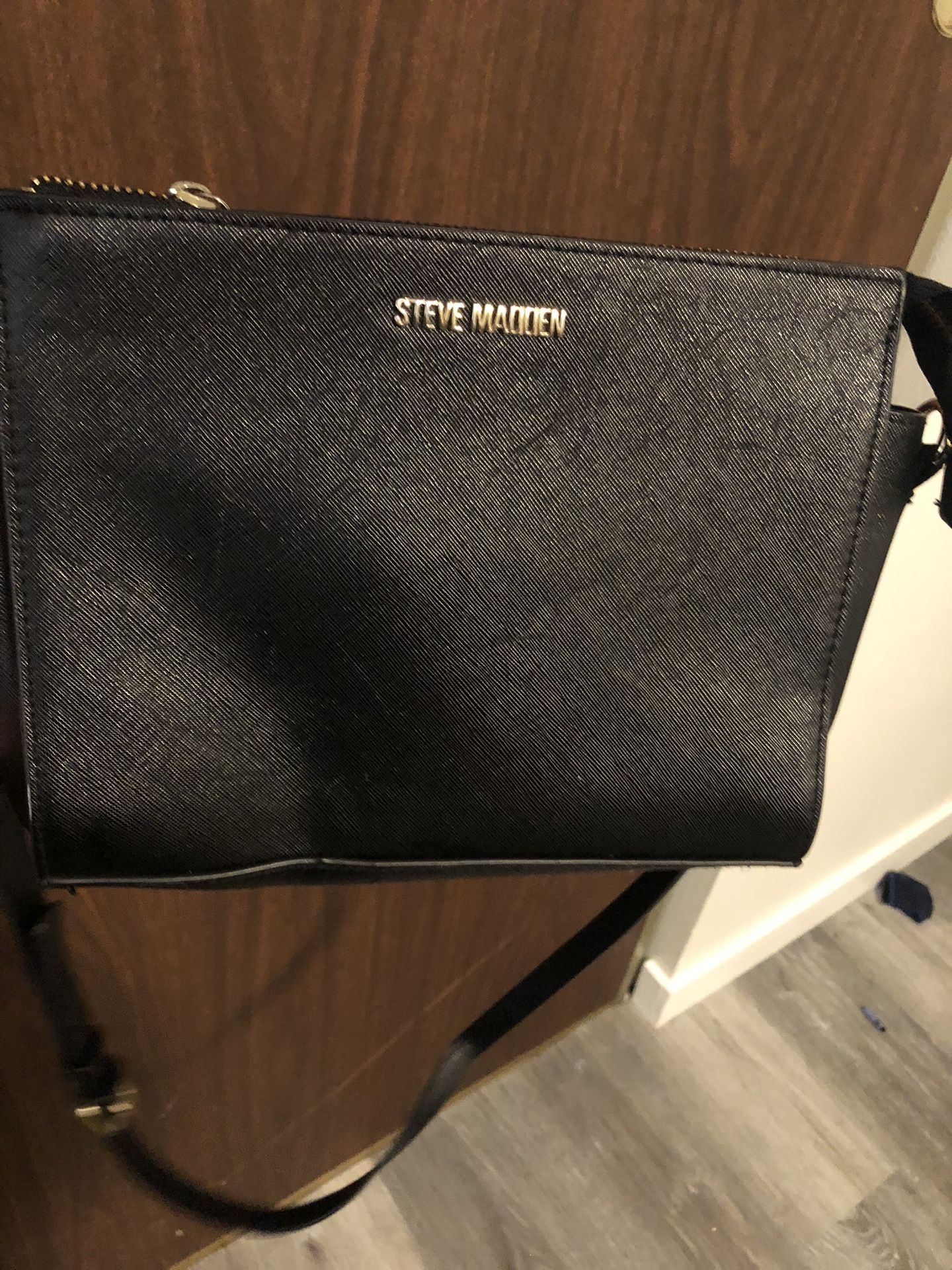 Steve Madden Crossbody Bag Black Gold Chain Adjustable Strap Purse