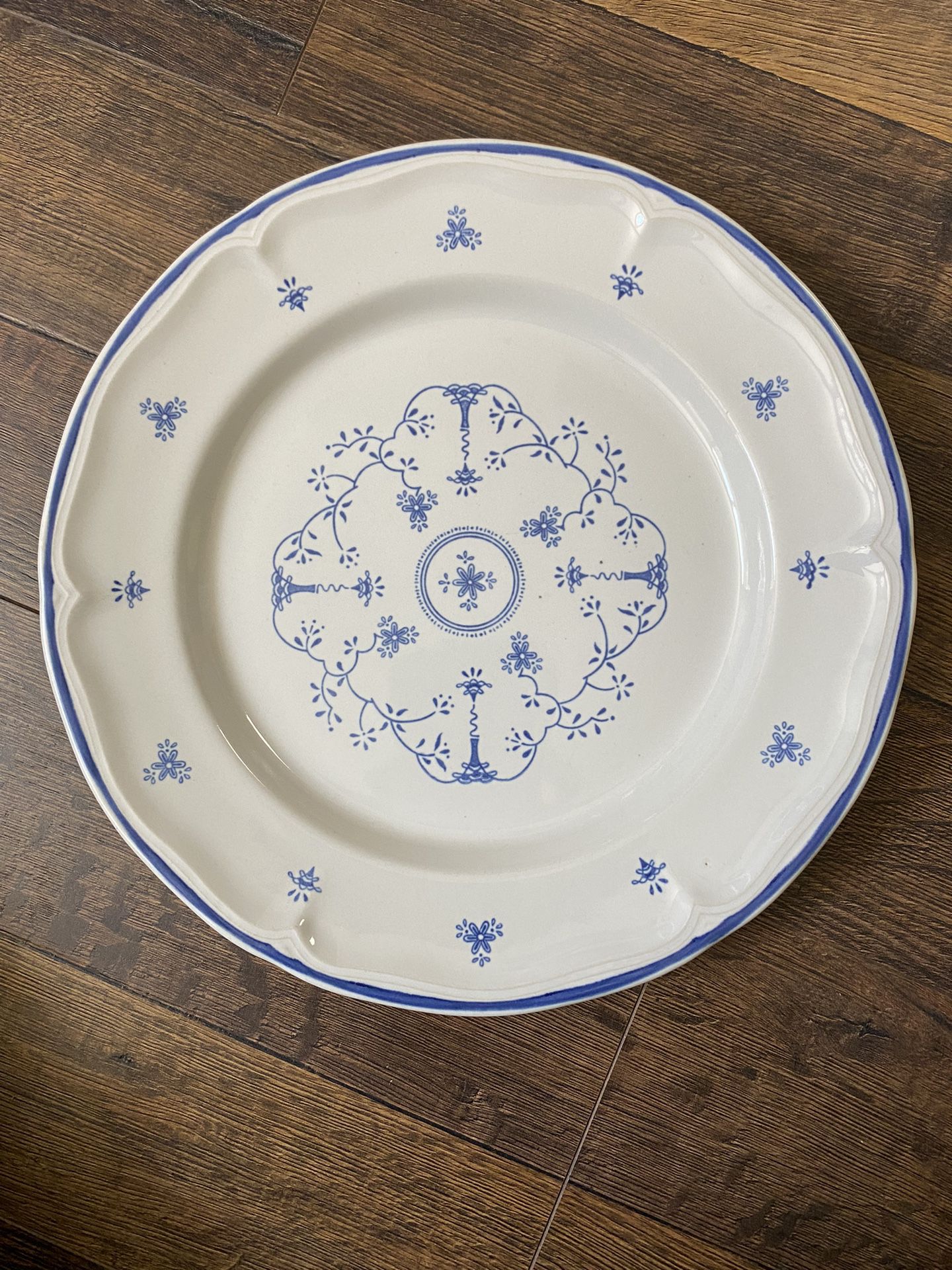 Century Stoneware Japan Blue Nordic Floral Dinner Plate