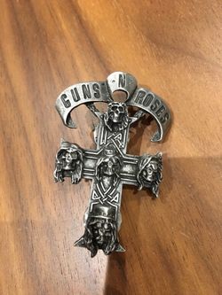 Vintage 1990 Guns N’ Roses pin