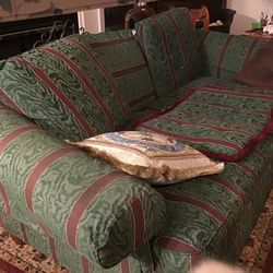 781/2 “ Ethan Allen Couch    - Lightly Used -  Beautiful Hardy Fabric , Wood Base With NO  Partical Board No St  Some Extra Fabric For Another Pillow 
