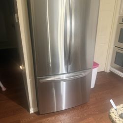 Lg Stainless steel fridge