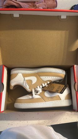 SIZE 9 WOMEN’S NIKE