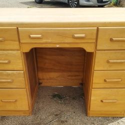 VINTAGE WOOD DESK. 