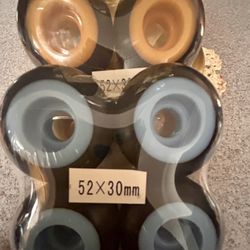 Skater Wheels Set Of 2 New 52x30